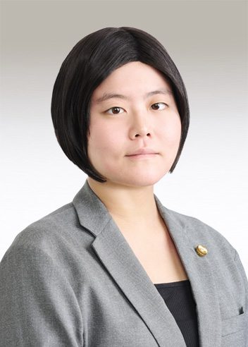 Associate Akiko Onishi